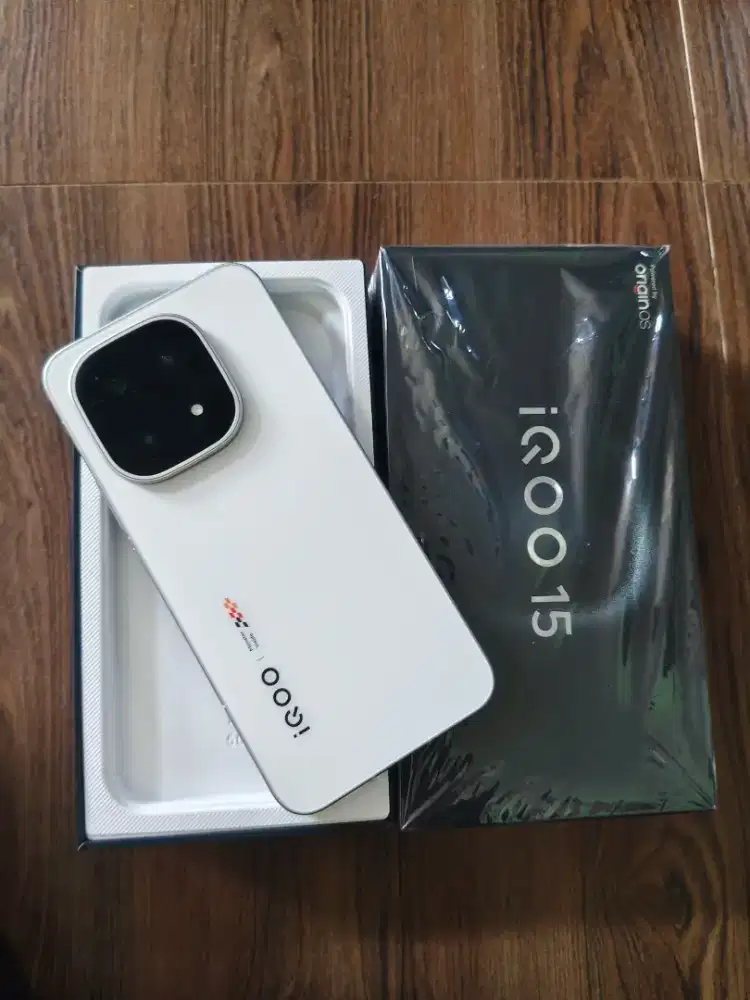 iqoo 15 16/512 putih mulus