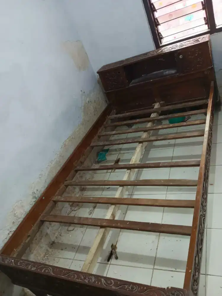 Dipan jati ukir ukuran 110 x 200 cm