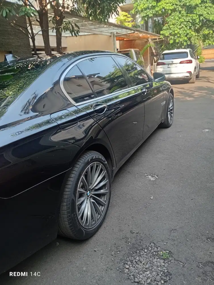 JUAL CEPAT BMW 730Li 2010 TERAWAT