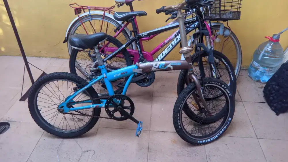 Sepeda lipat biru oddysey