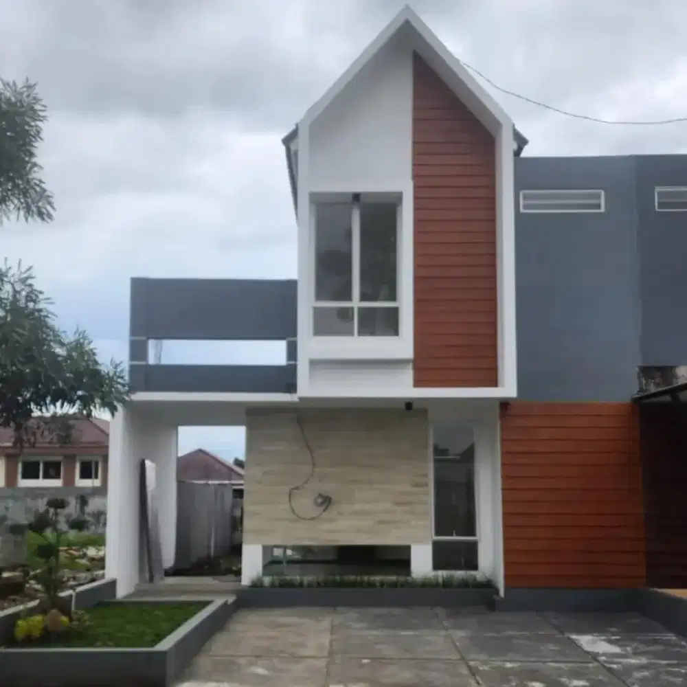 Rumah 2 lantai Minimalis di Jl Cendrawasih Jember