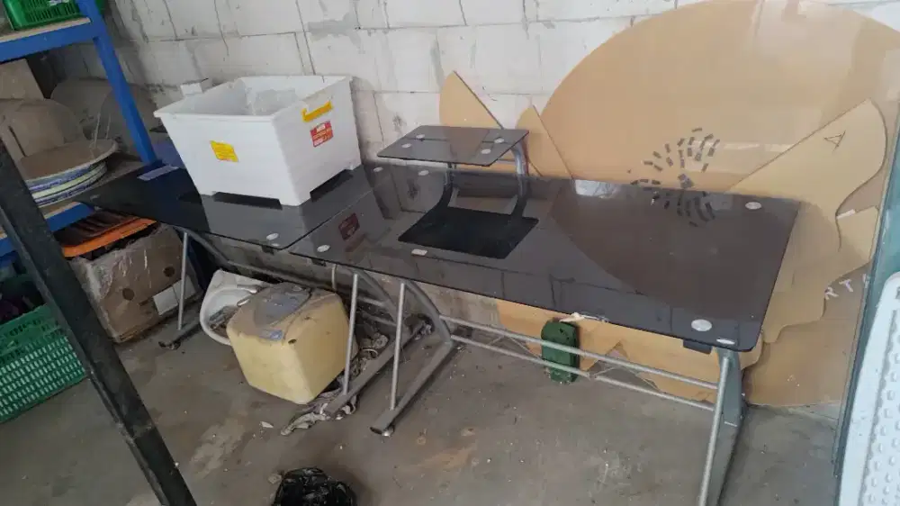 meja kaca belajar / komputer