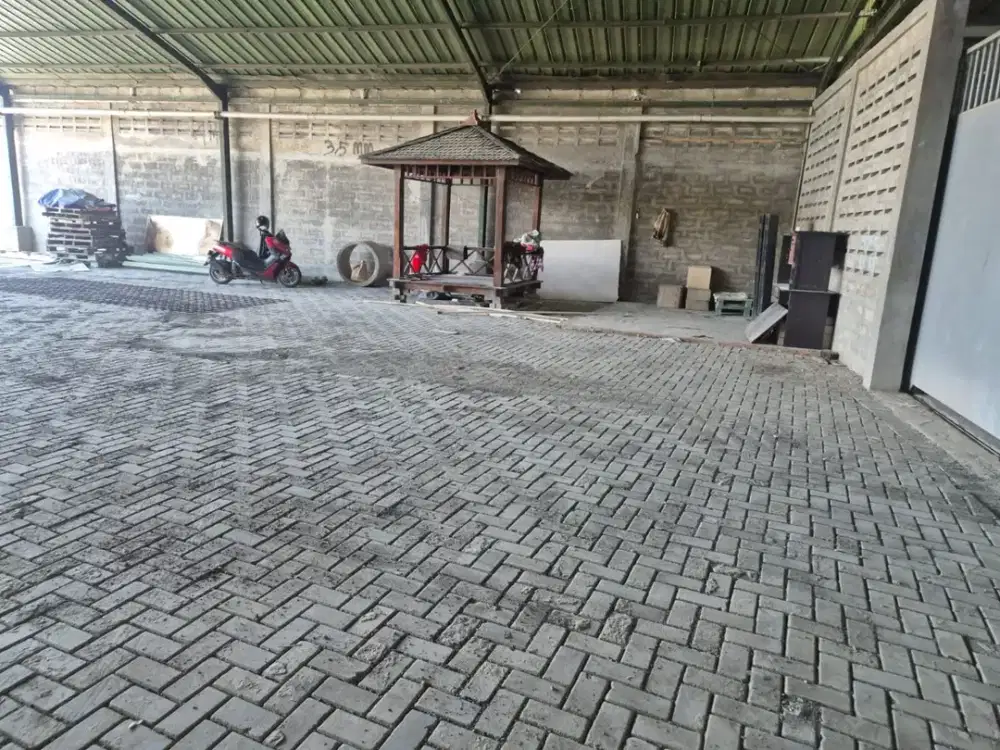 Gudang siap pakai di banjaran dekat pintu tol seroja