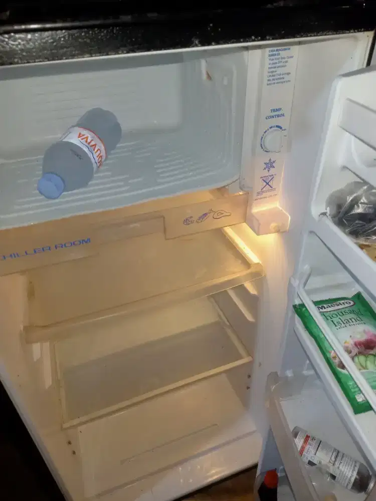 KULKAS merk AQUA 1 pintu