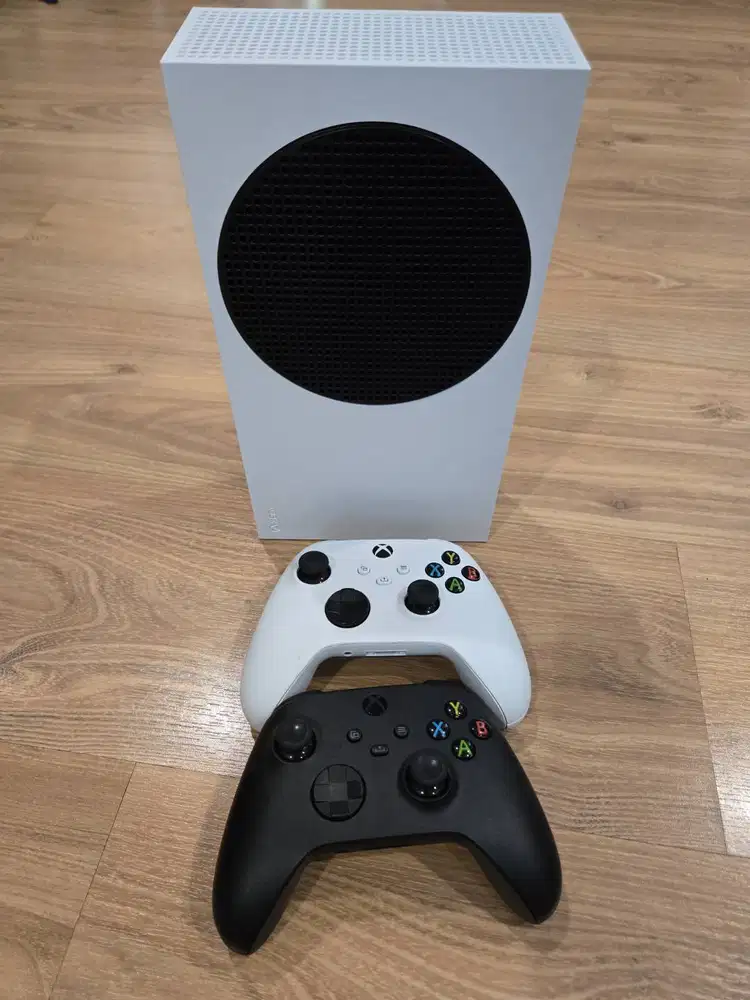 XBOX SERIES S 512 GB SSD + 2 CONTROLLER