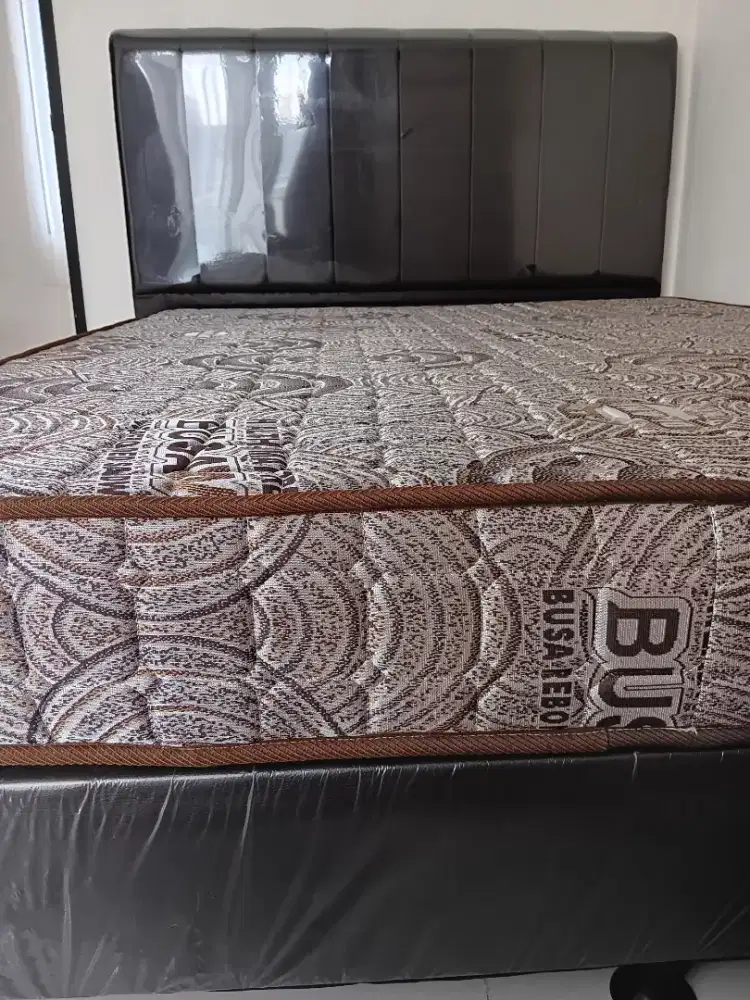 Dipan + kasur. Nomor 1