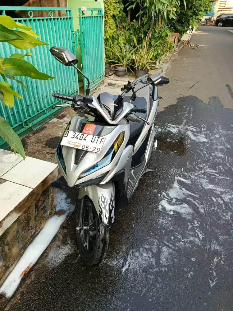 Vario 150 led keyless silver 2019