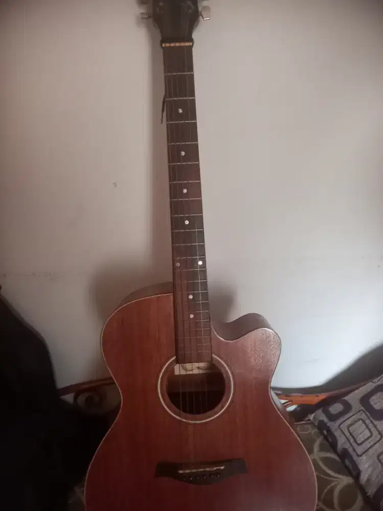 Jual 1 buah gitar,1buah kajon dan 1 buah subwofer