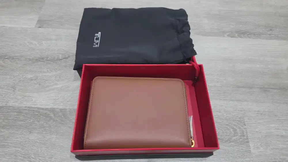 TUMI Zip Around Pasport Case Murah Original