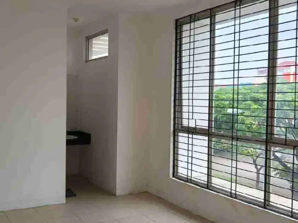 Disewakan ruko 2.5 lantai taman cemara Harapan Indah Bekssi