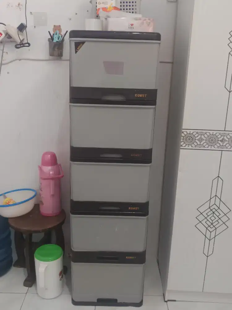 Lemari plastik 5tingkat merek komet