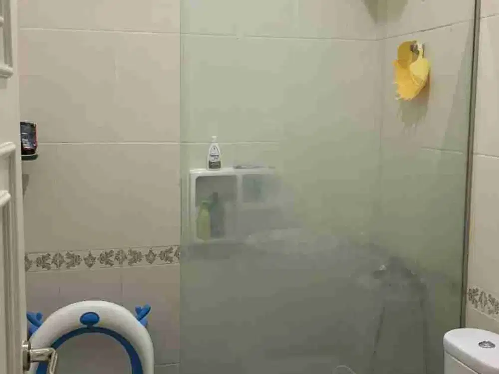 Dijual rumah 2 lantai dinRoyal Residence Pulogebang Jakarta Timur