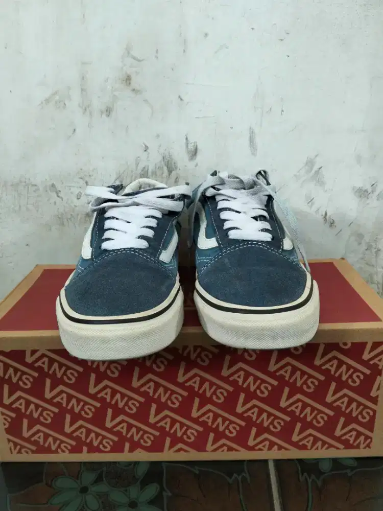 Sepatu Vans warna biru