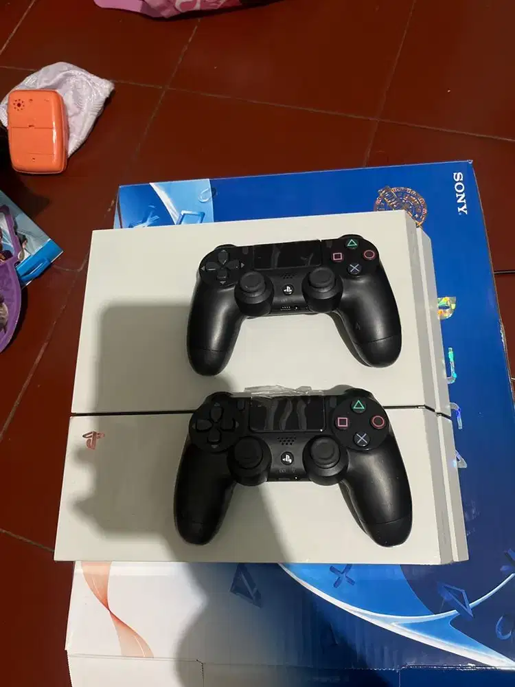 PS 4 FAT warna putih