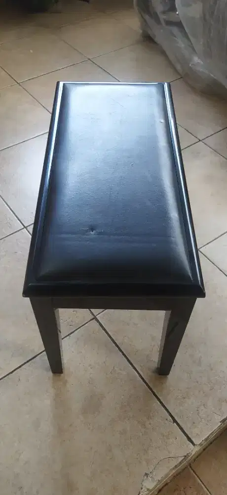 JL KURSI PIANO ada tempat bukunya