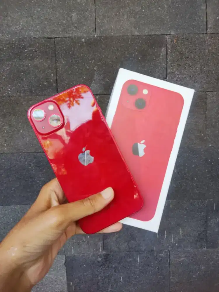 iPhone 13 Merah