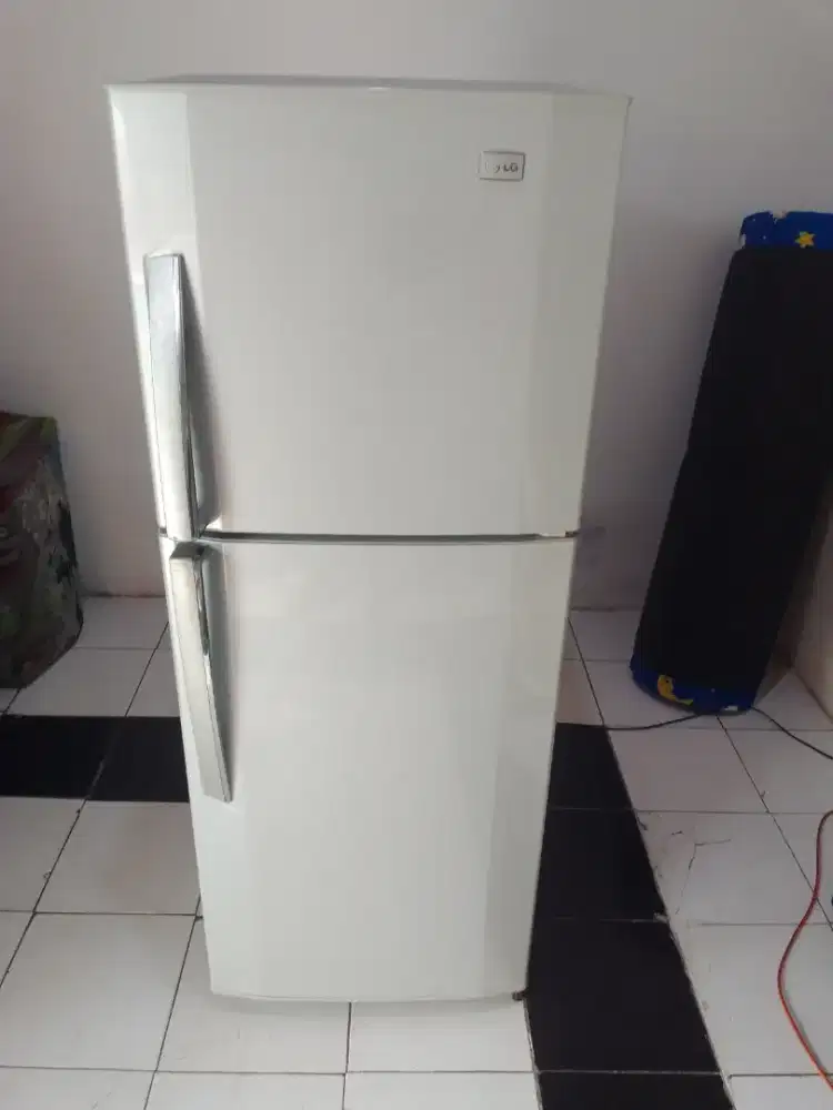 Kulkas 2 pintu merk LG orsinil