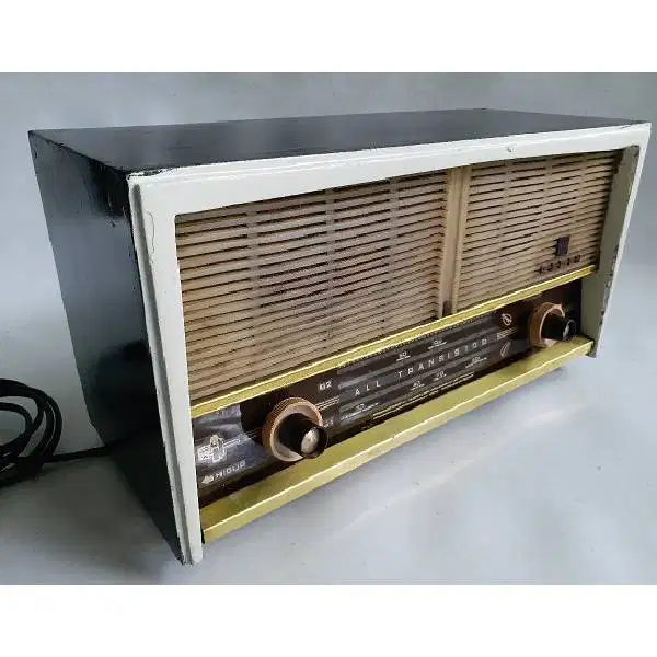 Radio djadoel vintage merek RALIN era kolonial