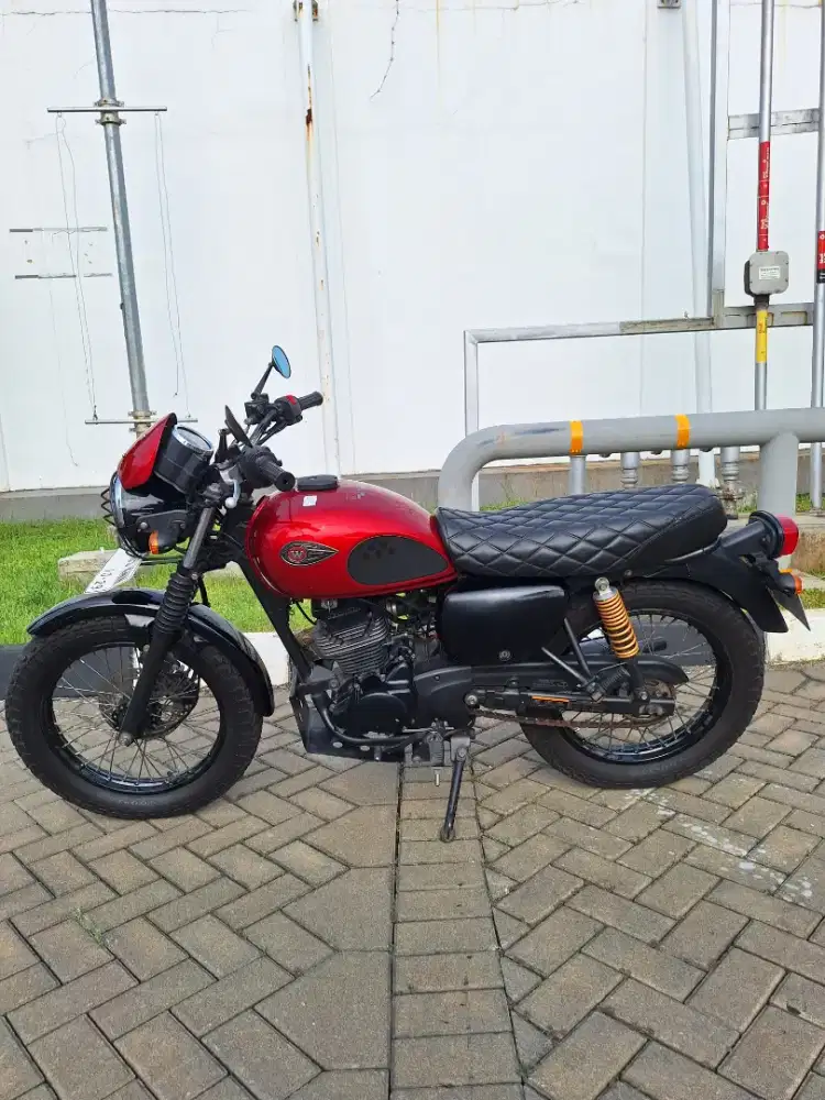 Kawasaki W175 Cafe Merah 2019