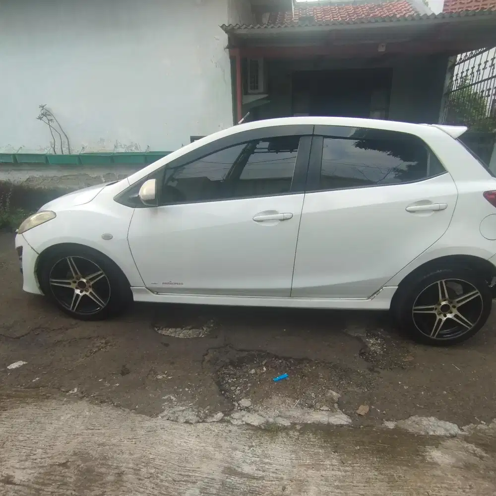 Mazda 2 2011 Bensin