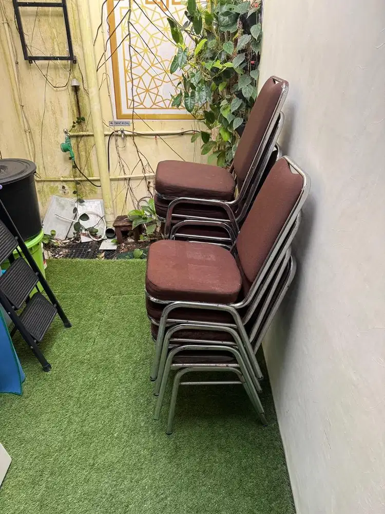 Kursi Kantor atau Kursi Susun