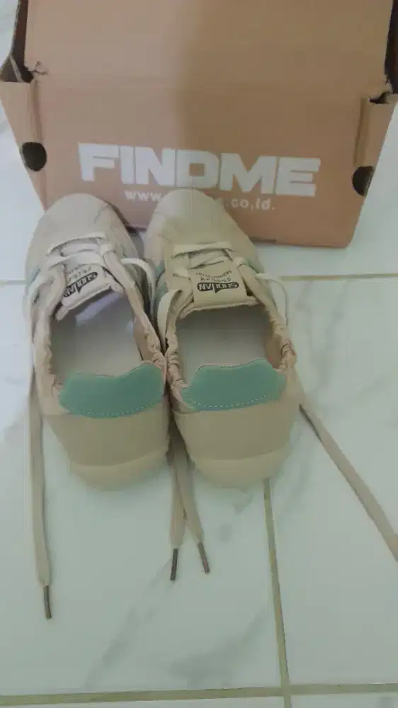 Sepatu wanita dewasa