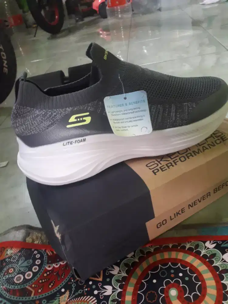 Jual sepatu SKECHERS
