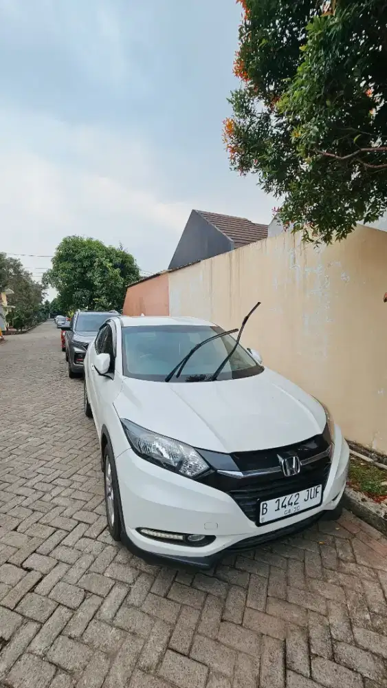 Honda HRV S MT 1.5 MANUAL PUTIH 2015