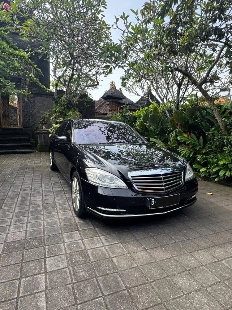 MERCY S300 Pemakaian 2011 NIK 2010 hitam