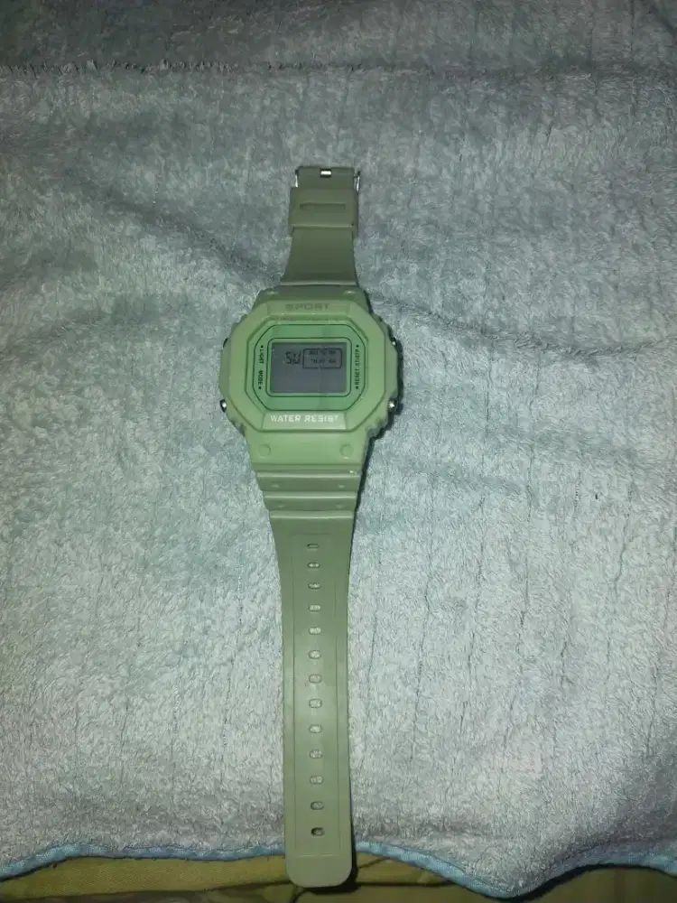 Jam tangan arloji hijau