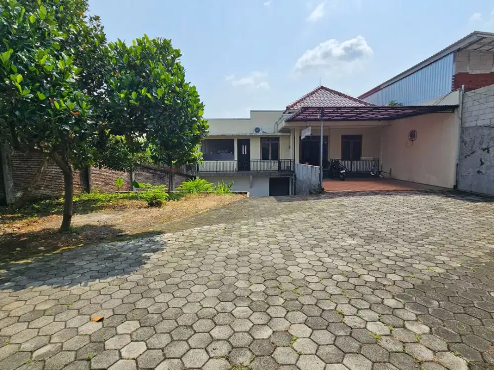 Dijual Rumah dengan Tanah Luas Di Jangli Dekat Tol Jatingaleh