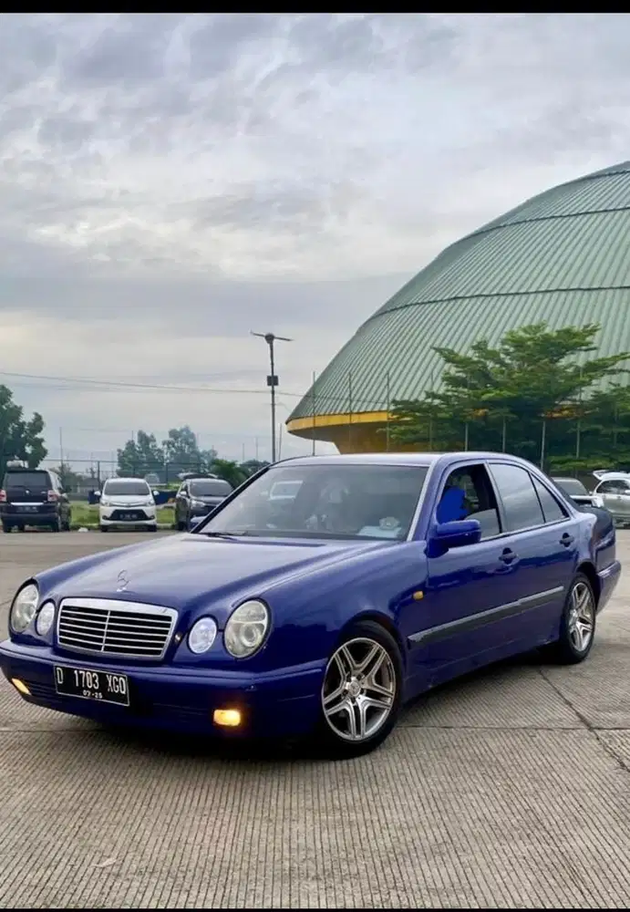 Mercedes-Benz E230 1996 Bensin