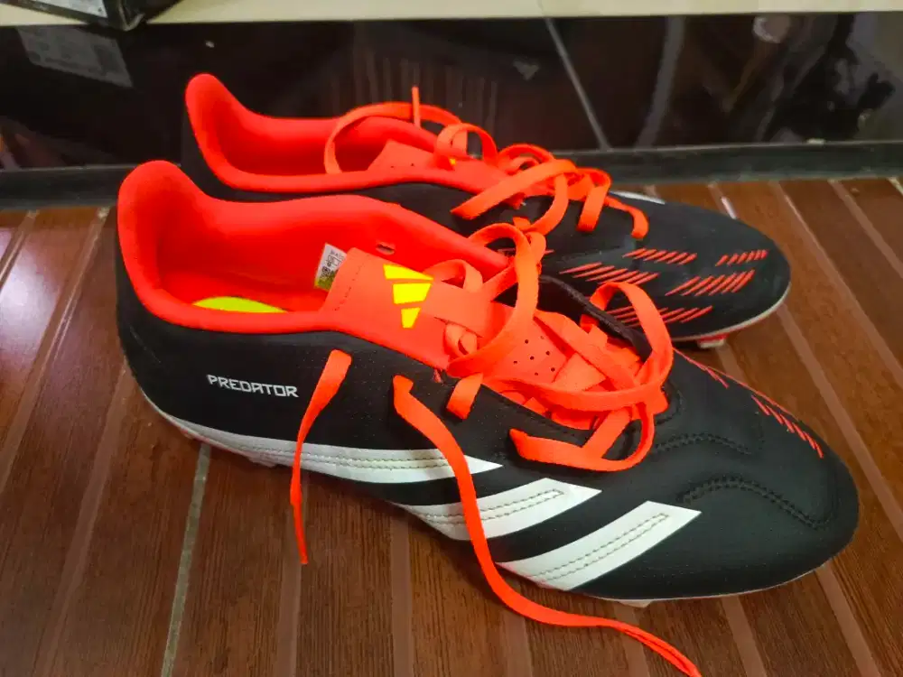 Sepatu bola adidas predator FxG