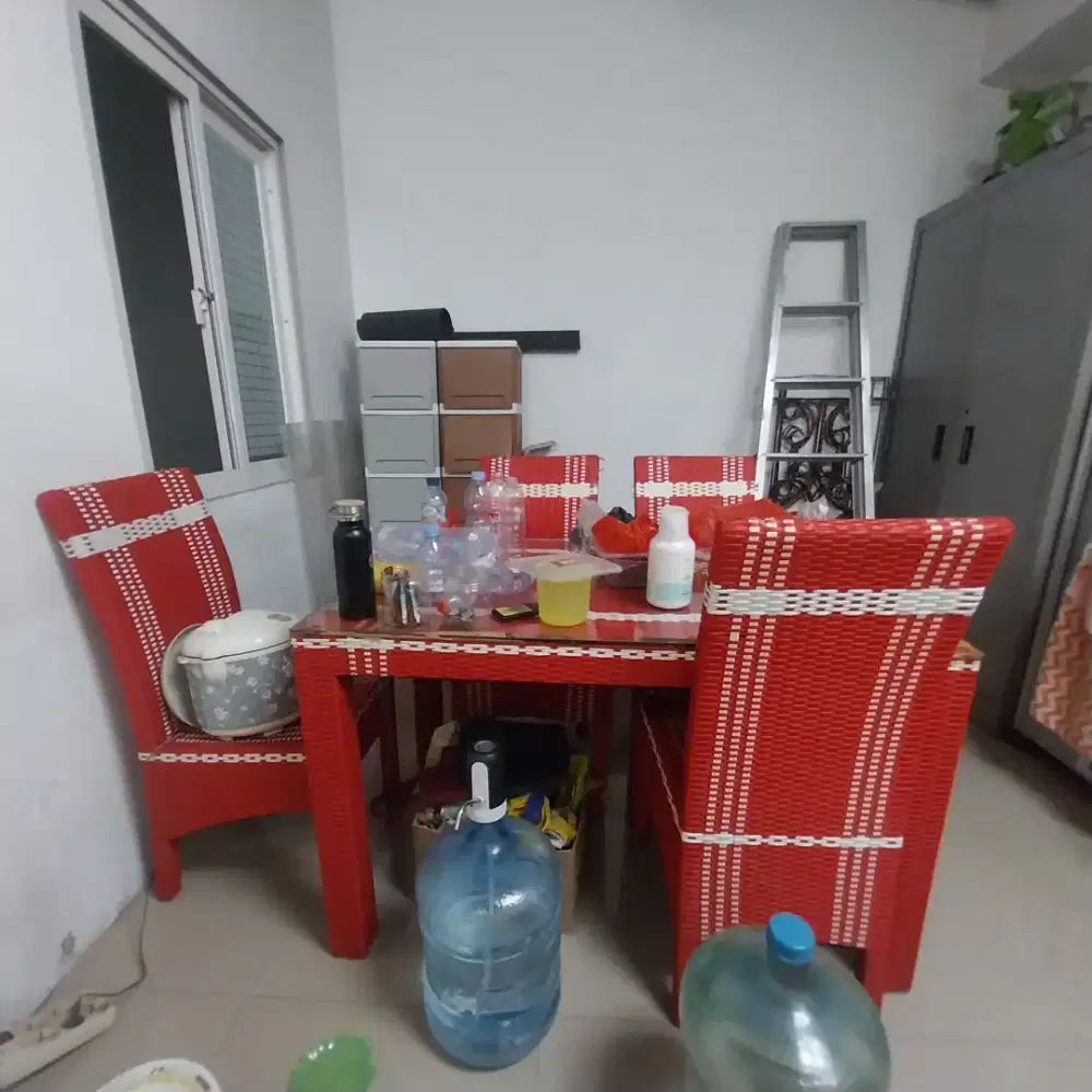 Meja makan 1 + kursi 4