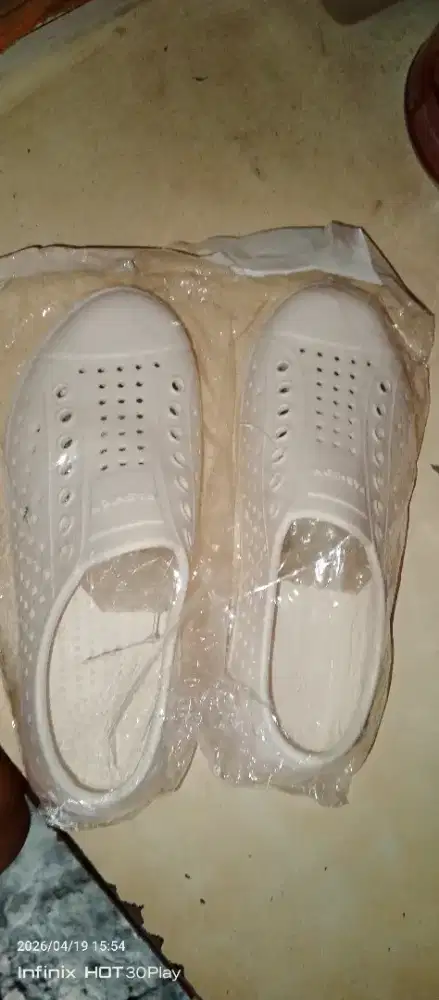 Jual aja sepatu karet sepon kondisi baru blm di pake kok