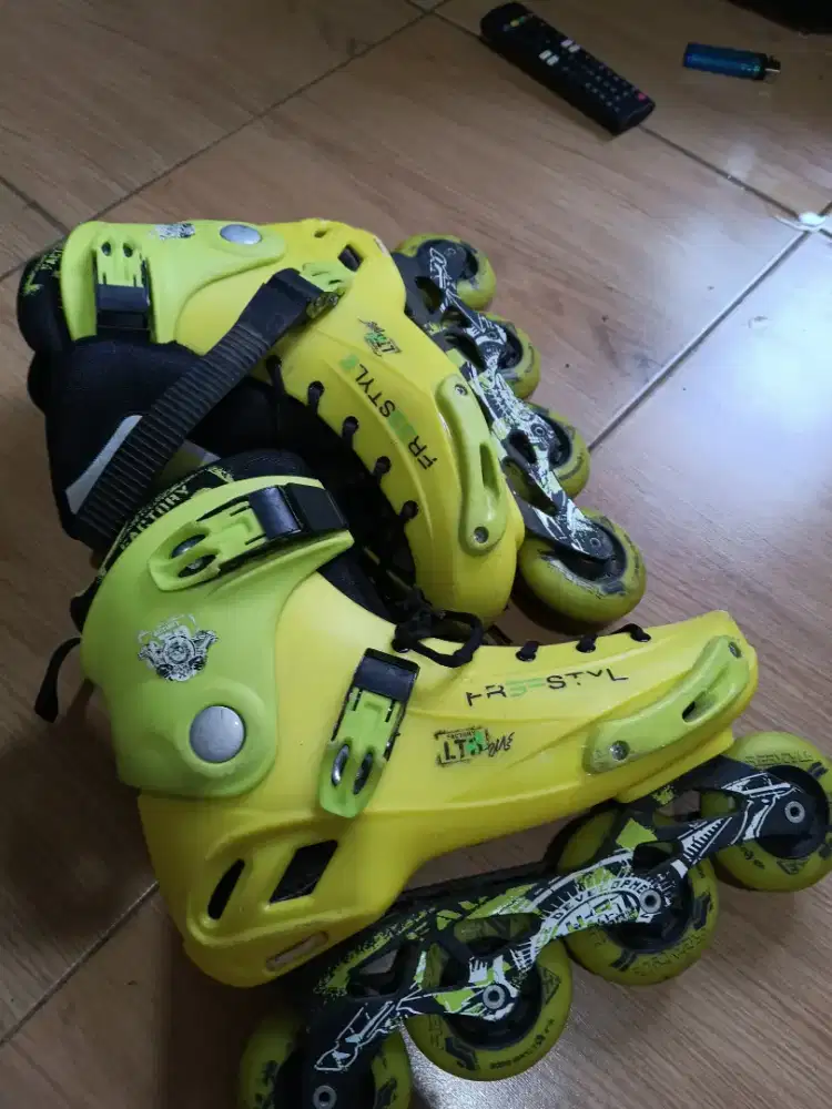 Sepatu Roda Dewasa Freestyle