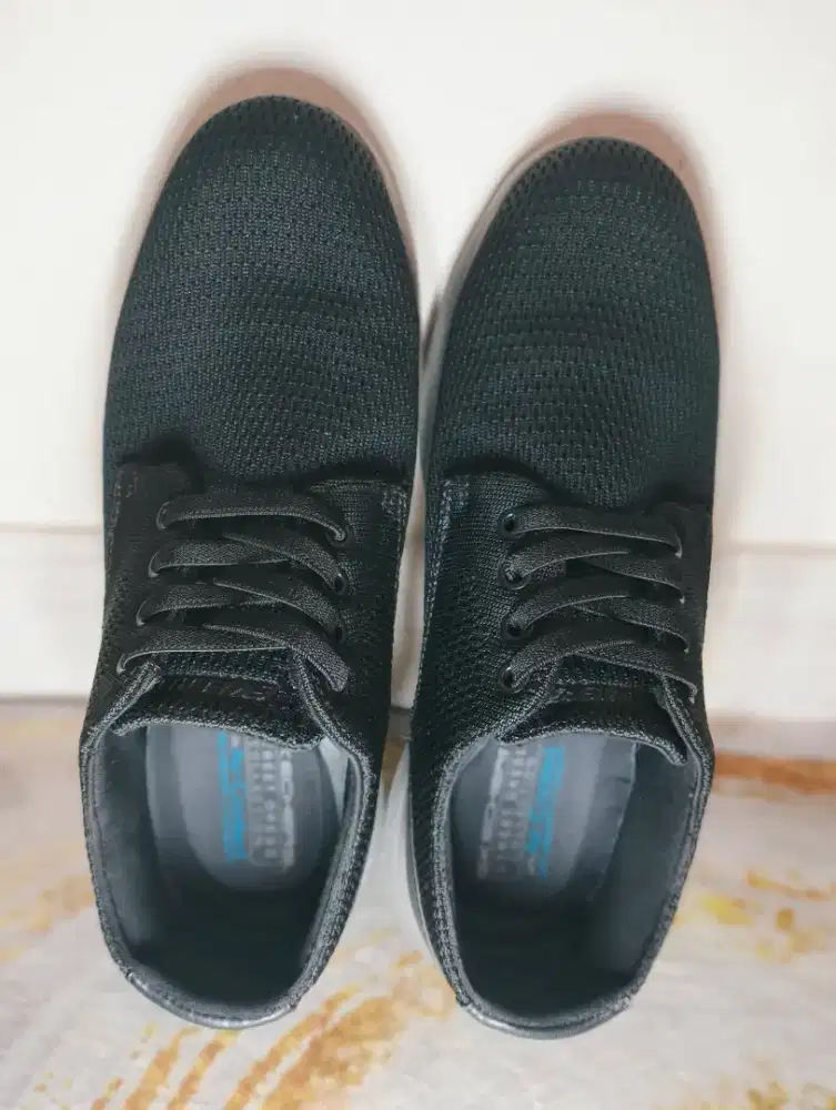 Sepatu Casual Skecher 41