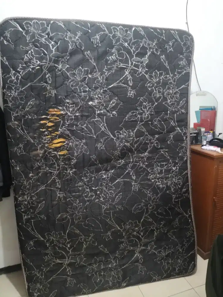 Kasur bekas apa adanya