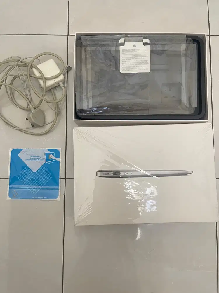 MacBook Air 11” Mid 2012 – Fullset Lengkap | 2,8 (nego)