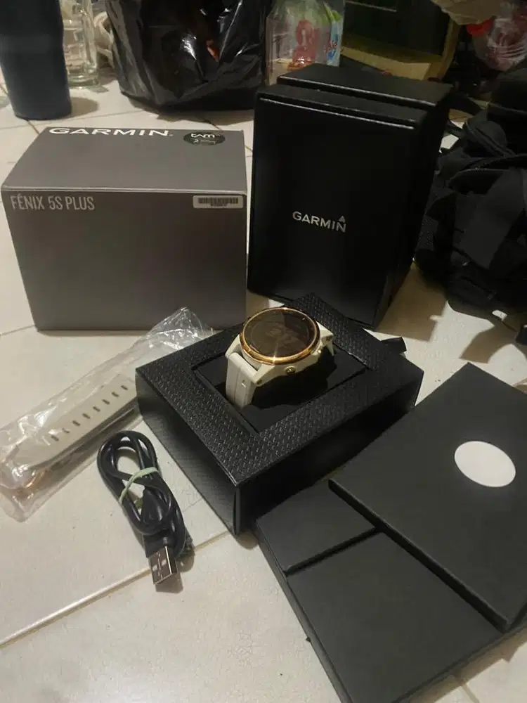 Jam garmin fenix 5s plus
