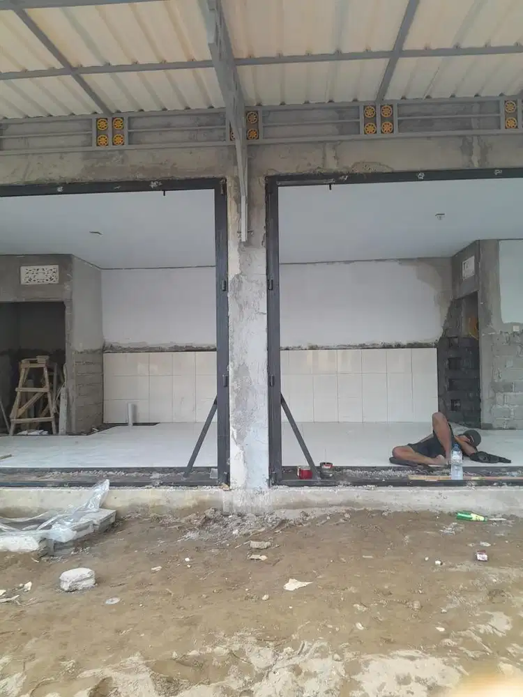 DIKONTRAKAN TOKO UKURAN 4.5x5M JALAN RAYA DENPASAR SINGARAJA BATURITI