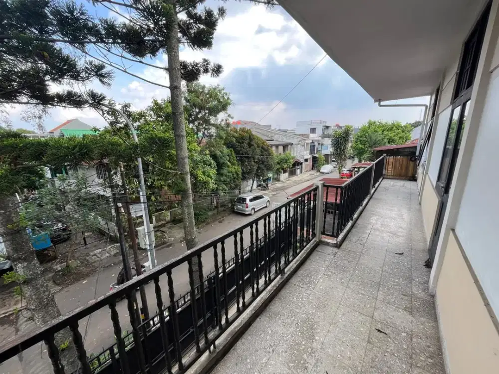 Turun Harga! Dijual Rumah Cocok Untuk Usaha Kantor Maupun Kost Kost an di Sukaluyu