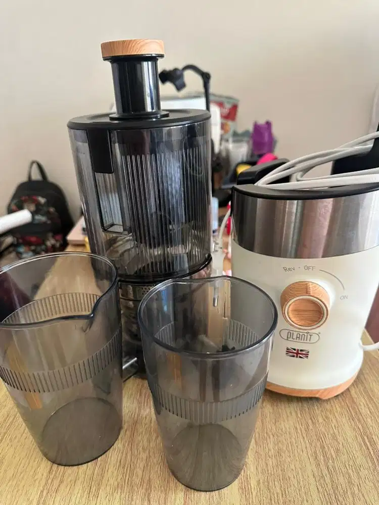 Slow juicer buah dan sayur