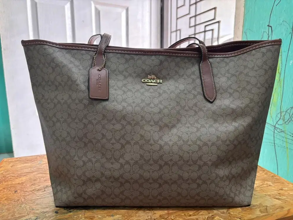 Coach City Tote Signature (CJ942)