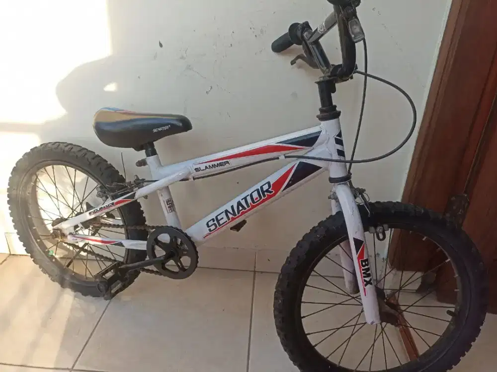 Sepeda BMX merek Senator tipe Slammer.