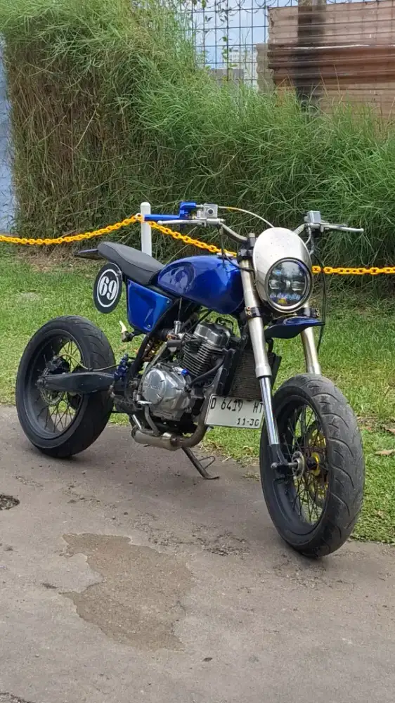 Custom scrambler tracker supermoto
