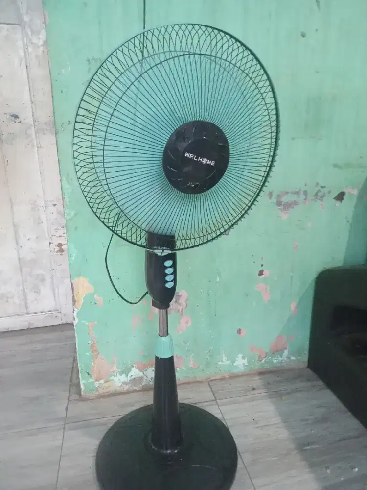 Kipas angin berdiri welhome normal kenceng.