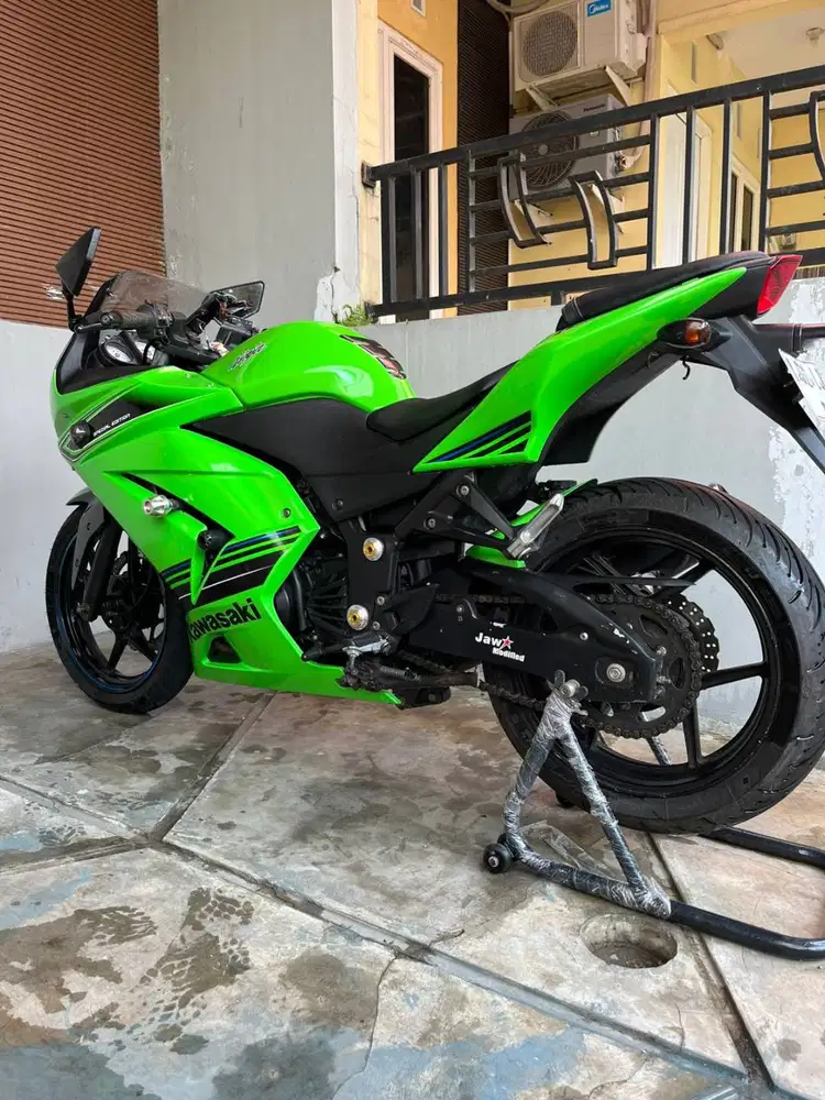 Kawasaki Ninja 250cc karbu Spesial Edition 2011