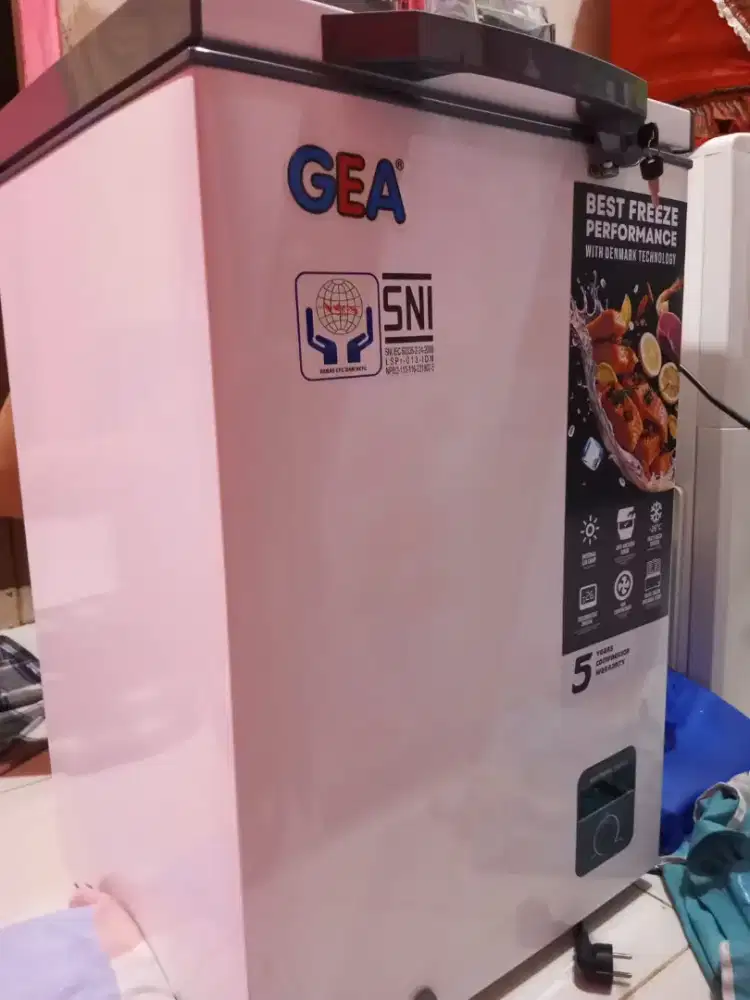 Jual freezer gea getra 100 L AB 108 R
