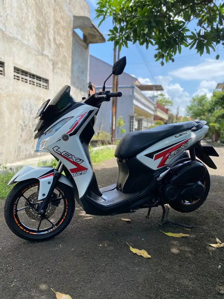 Yamaha Lexi 155 Putih